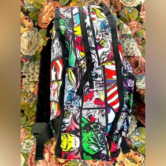 MARVEL COMICS reversible backpack - Picture 5 of 7